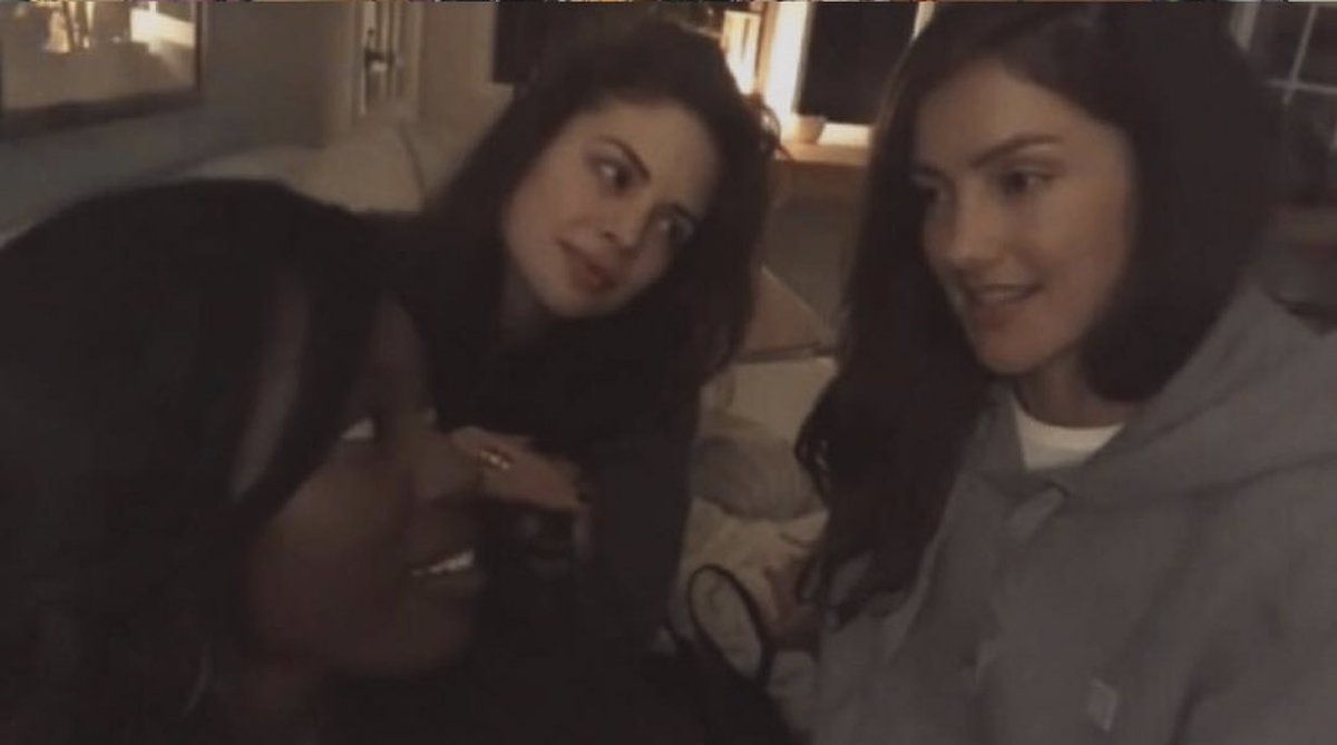 Okay so.. I can’t help looking at her like I want to kiss her even if she’s talking to Kory! And I’m not even sorry. I love her.