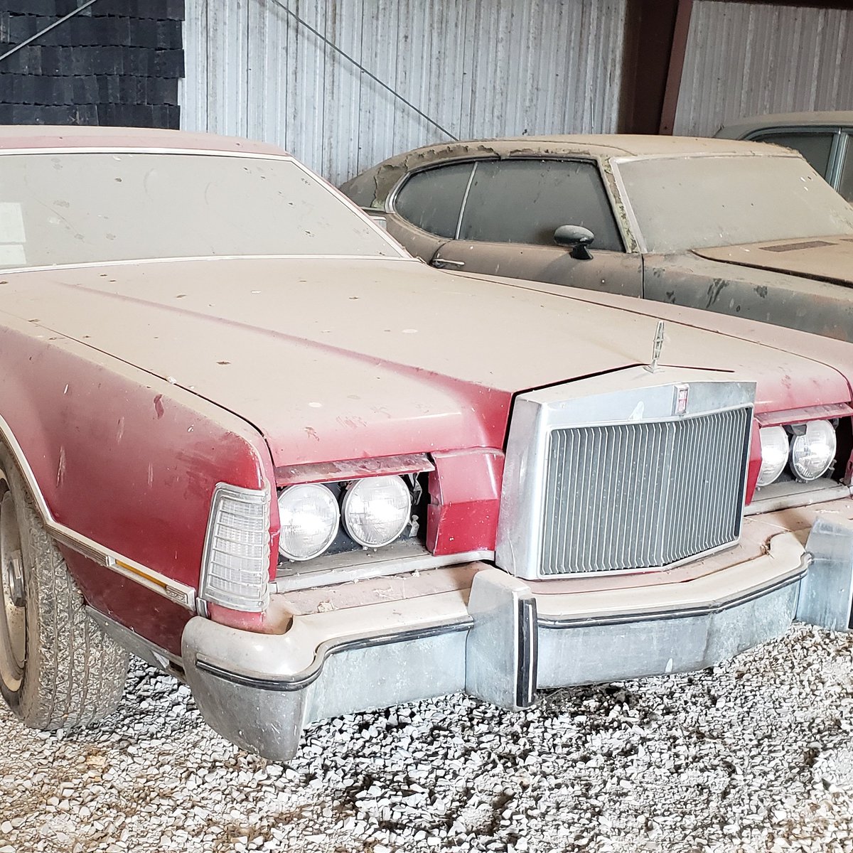RNRPITSTOP's tweet photo. Where did Cadillacs &amp; Lincolns Elvis gave away end up? We r finding them. Follow us to a rural farm where several have been setting for 37 years

https://t.co/ko4rMJ8SyG

#elviscadillac #automobile #carenthusiast #abandoned #barnfind #missingcar #cadillac #carclub #rocknrollrides https://t.co/jSP7ArF2tA