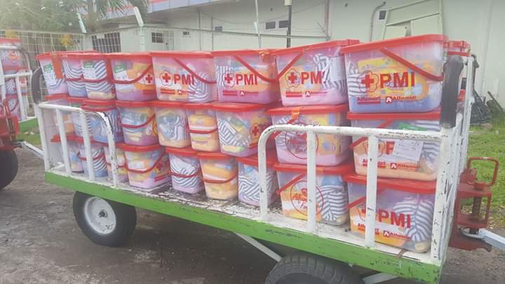 palangmerah's tweet photo. 500 box paket kebutuhan keluarga, 500 paket kebersihan diri, 500 perlengkapan dapur, 500 paket kebersihan & 500 selimut telah dikirimkan #PMI untuk warga terdampak #SentaniFlashFlood dibantu oleh @Citilink #PMISiapBantu https://t.co/EiNnKqXBO2
