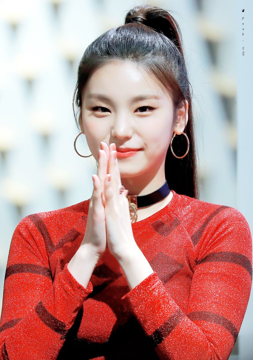 peak_ITZY's tweet photo. 190322 기아 팬싸 예지

그 눈빛으로 봐주면 할말도 까먹어 ㅠㅠ

#있지 #ITZY #ITzDifferent #예지 #YEJI https://t.co/D8blsQEOaV