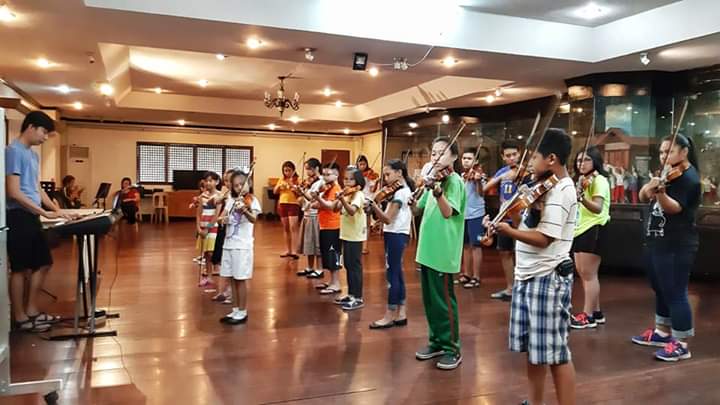 KingUrieta's tweet photo. With its growing family, VCYO manages to utilize every inch of space at the Museo Valenzuela. Kids rehearse daily to master technique and spend the whole saturday for orchestra rehearsal.

Photos by SamRap Loisa Duran (FB) https://t.co/Rf9sBnBu2w
