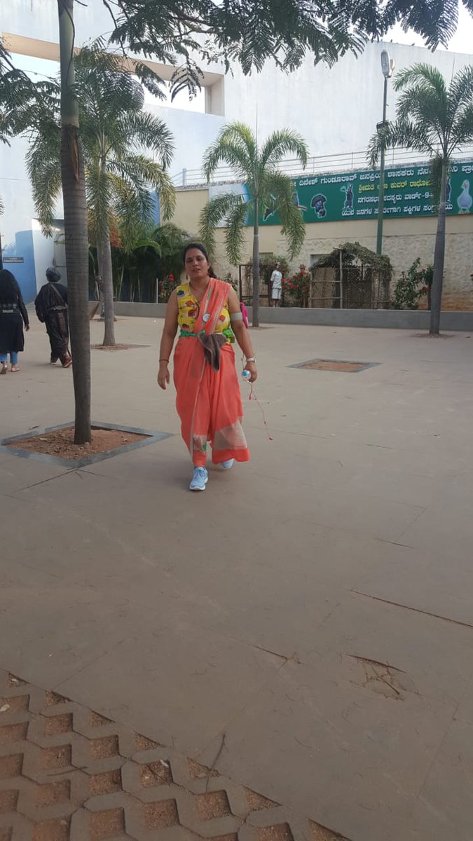 jyotiTpandey05's tweet photo. 3 k running in a saree #sareelove #sareeswag #sareerunning https://t.co/npT8eUI3qo