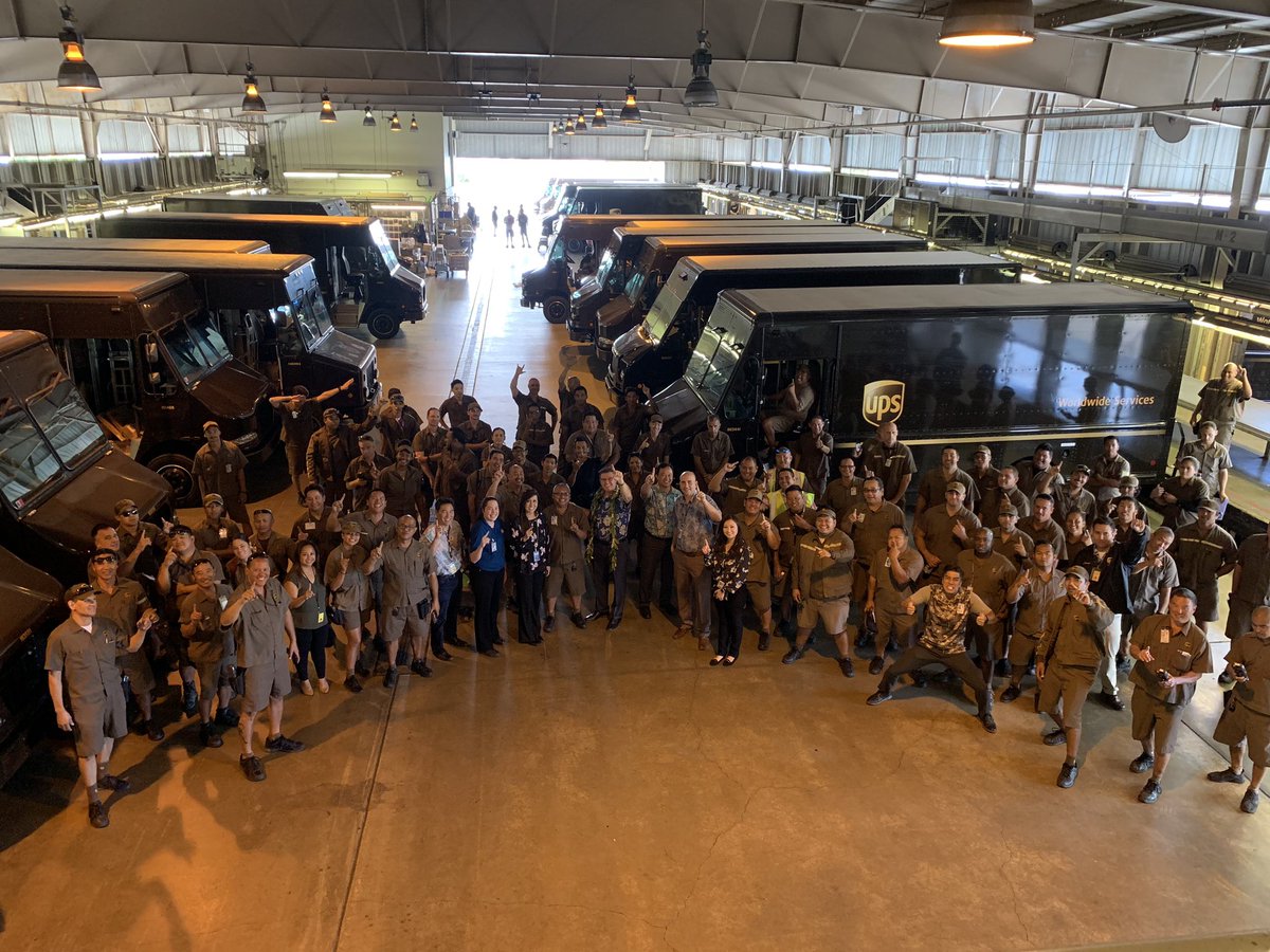 EL_Hawaii's tweet image. Saying goodbye is never easy but we look forward to all the future has in store! Mālama pono a hui hou e @CarlSexton52 #daboss #UPSHawaii