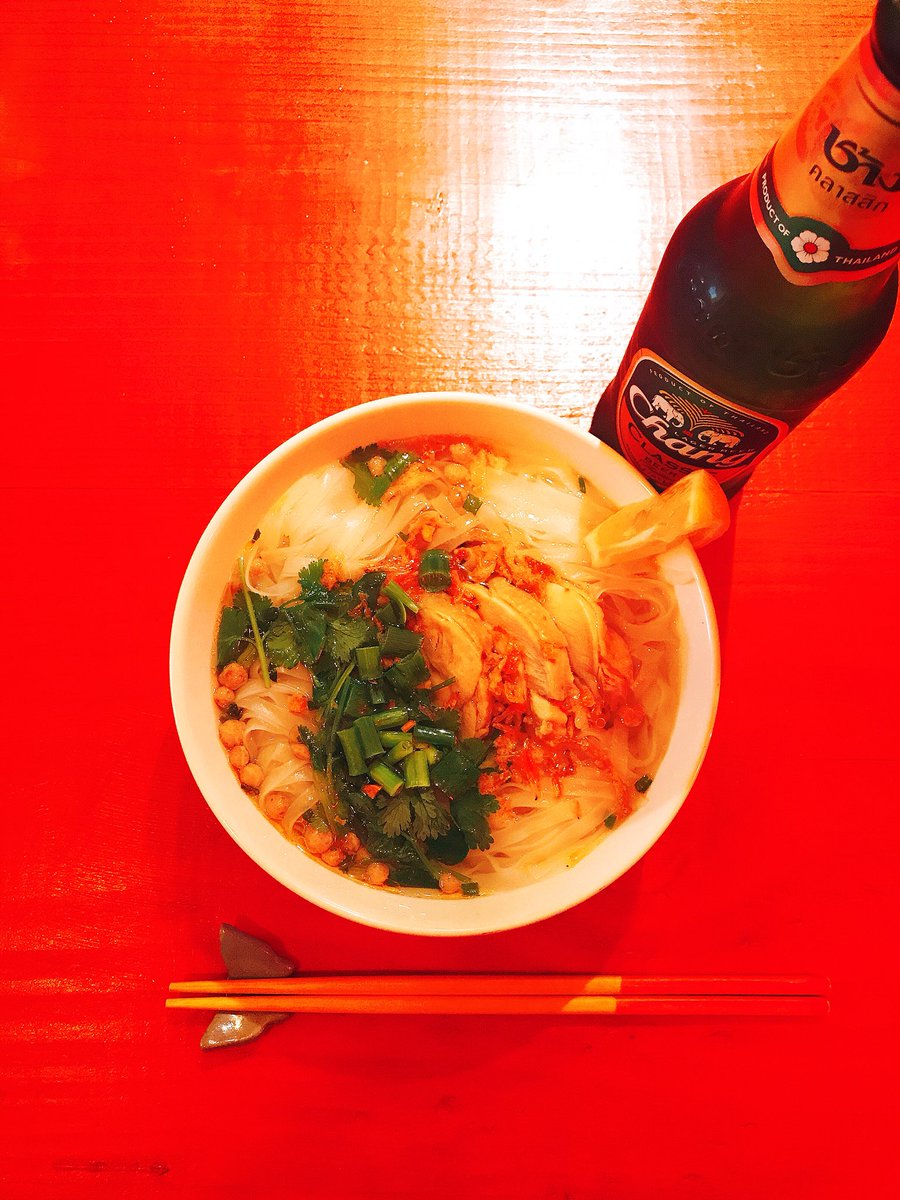 『チキンフォ〜』🇻🇳🍜🇻🇳

まだまだ夜も冷え込みますので、
桜を見た帰りにでも、暖まりに来ませんか？
他にも『タイ風とり茶漬け』など温かい料理もご用意してます。
是非ご利用ください。

中野区上高田3-40-3  山田ビル2F
19時 OPEN

#中野タイ料理 #フォー #新井薬師 #花見 #タイ料理