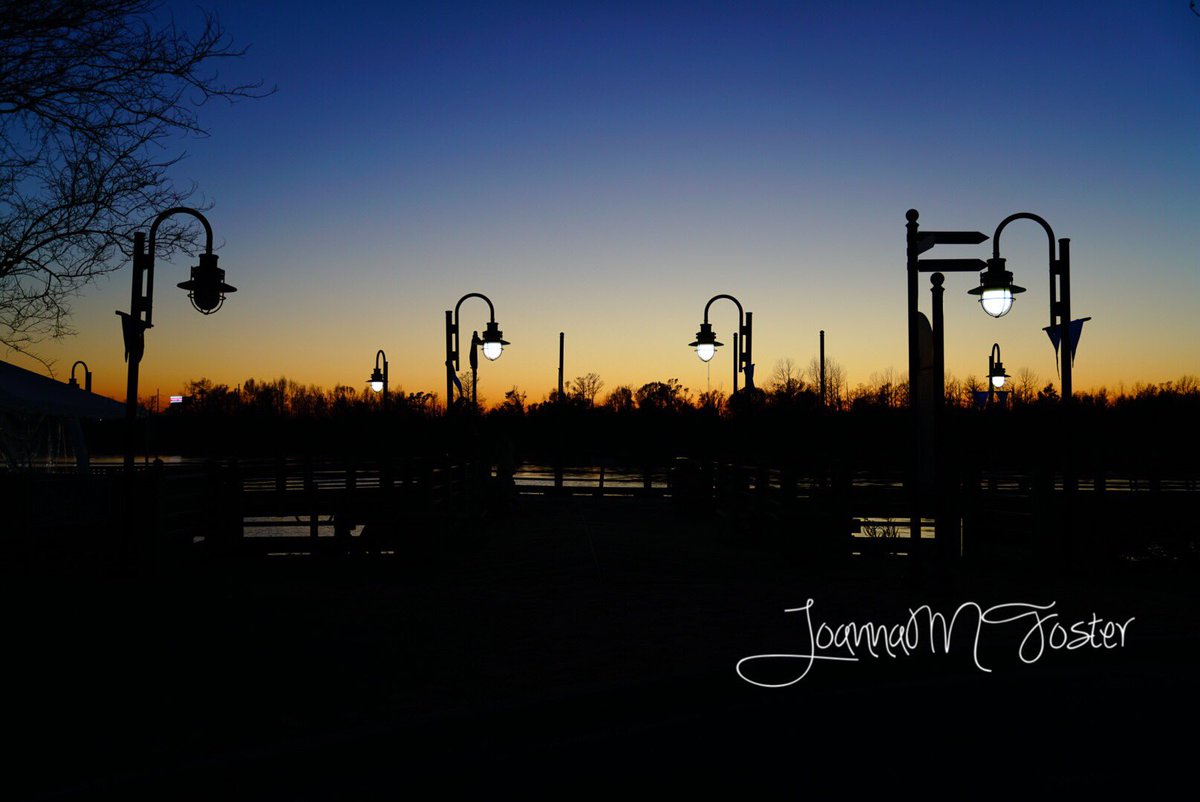 MWhiteShelley's tweet photo. This is magic - Wilmington Riverwalk sunset. Would never have experienced this and the many other amazing Wilmington places for the last three years without @EyeCon3000 #OTH conventions.
#OneTreeHill #TreeHill #WilmingtonNC #OTHx #RTTH #RTTHx #Riverwalk #OTHFamily https://t.co/rcMx2u5raS