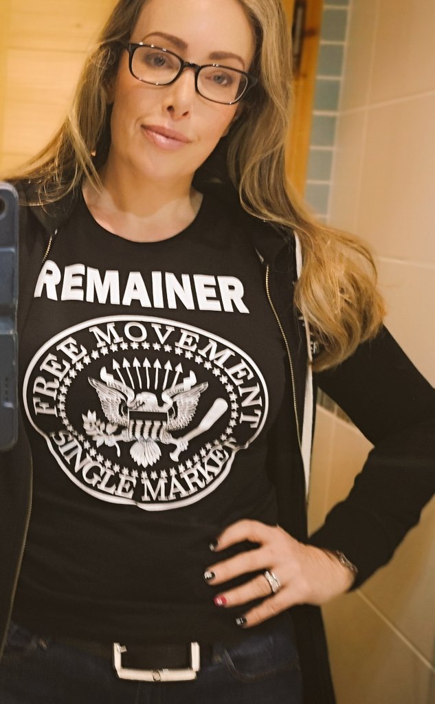 BitchesvBrexit's tweet photo. Morning Bitches! I've just set off on my long journey to the march...
Hope to see you there! https://t.co/rqzi7tLIIy