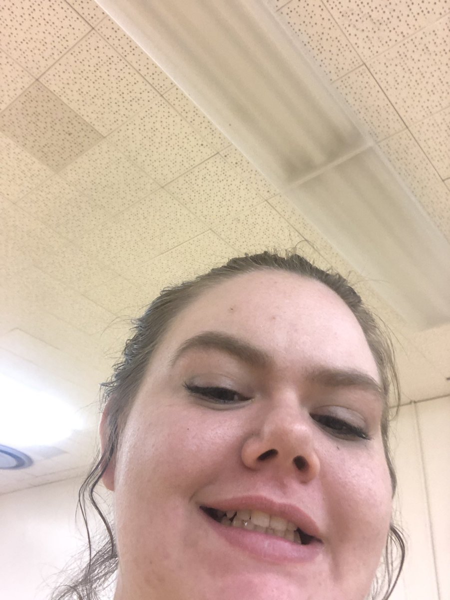 enemytogod's tweet photo. When Scarlet 3 gets your phone during rehearsal #youremychad #AWHORE #scarlet3 #screams #iwantawholegalleryofphotosofsarah #eventhoshedoesntappreciatefunkytown https://t.co/0DgtmOj3q0