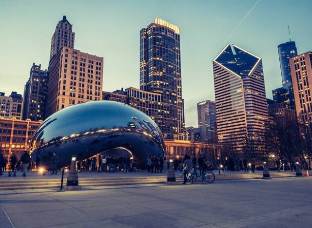 MathildeHalimi's tweet photo. Cest le Jour J ! Réveil très matinal pour le @MC2_Assas qui s’envole ce matin pour son voyage d’étude direction... Chicago 🛫 #lucky https://t.co/PyZFJRSU94