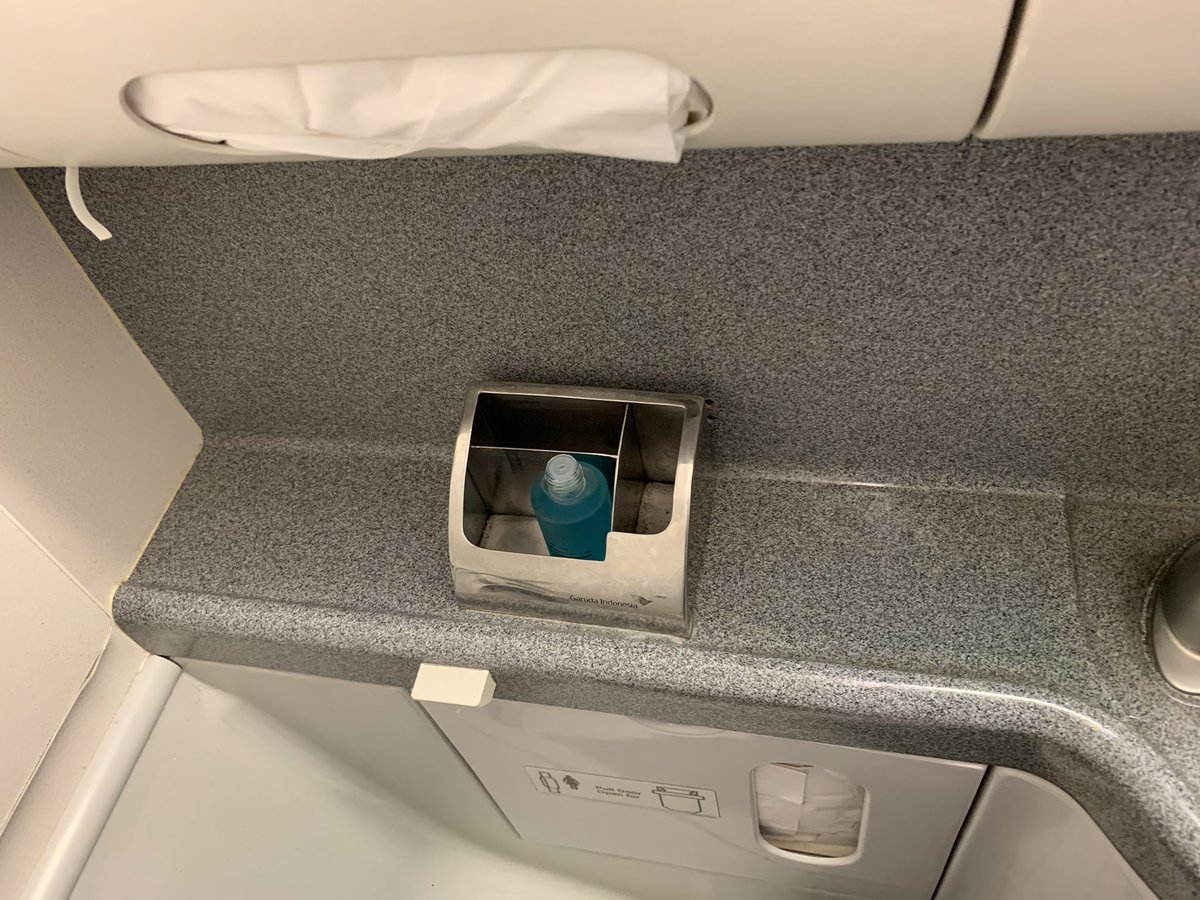 nite_wolfus's tweet image. No idea how efficient @IndonesiaGaruda now. But this is my 1st time to see no basic amenities in the plane lavatory 😅 #failed #basicamenities