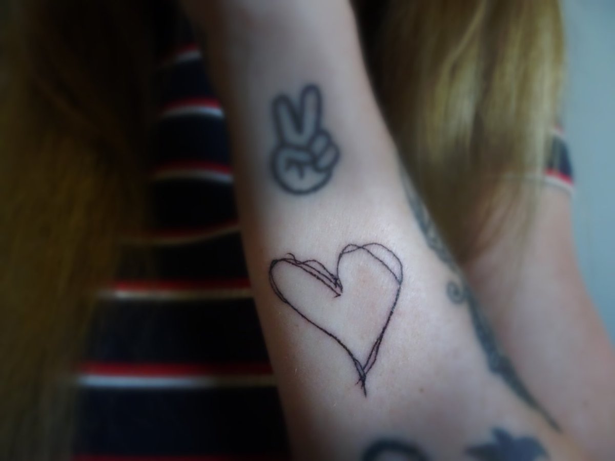 BieberbucksNL's tweet photo. A couple days ago, Justin drew a heart for us and now it’s tattooed. Most meaningful tattoo I’ll ever have. Thank you @justinbieber ♥️ https://t.co/x10pMBZqU3