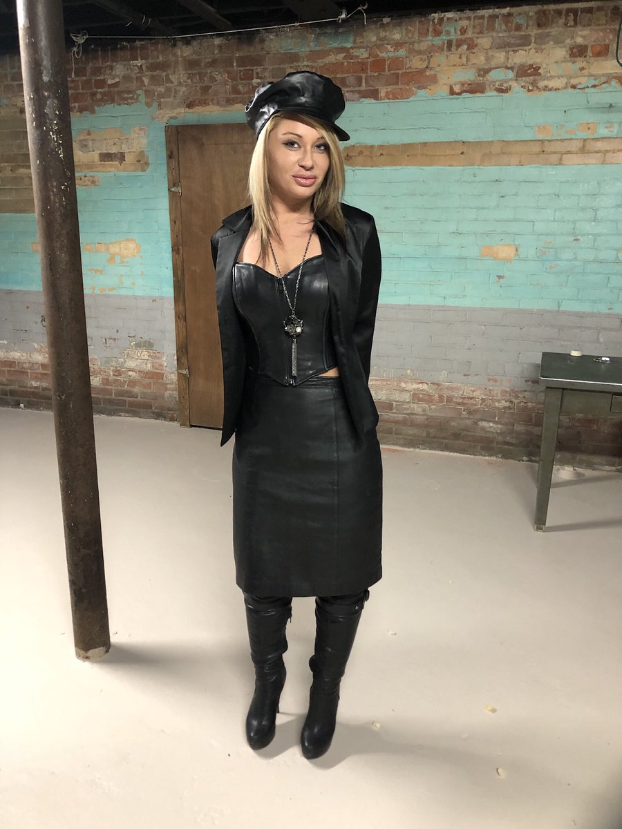 AdaraJordin's tweet photo. Accepting customs with @gotcuffs #Handcuffandshacklefetish #priaonplay #femdom #prisoner #metalbondage #jailfantasy  EMAIL: ADARA_OHIODIRECT@YAHOO.COM  #sexualcaptive #gotcuffs https://t.co/ARewe8Kw4d