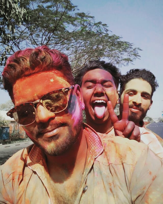 narpatsing826's tweet photo. @tulipgroup #HoliContest #Tulipgroup 😍😍
#HoliSplash @tulipgroup ❤️❤️
My colourful selfies with my Friend's and Family 😎😎😎
Join in guys 😎
@ganesh
@piyu
@mukeshmm
@lokes
@Nitincu12
@subrata
@cuty https://t.co/J5SwPs4IOc