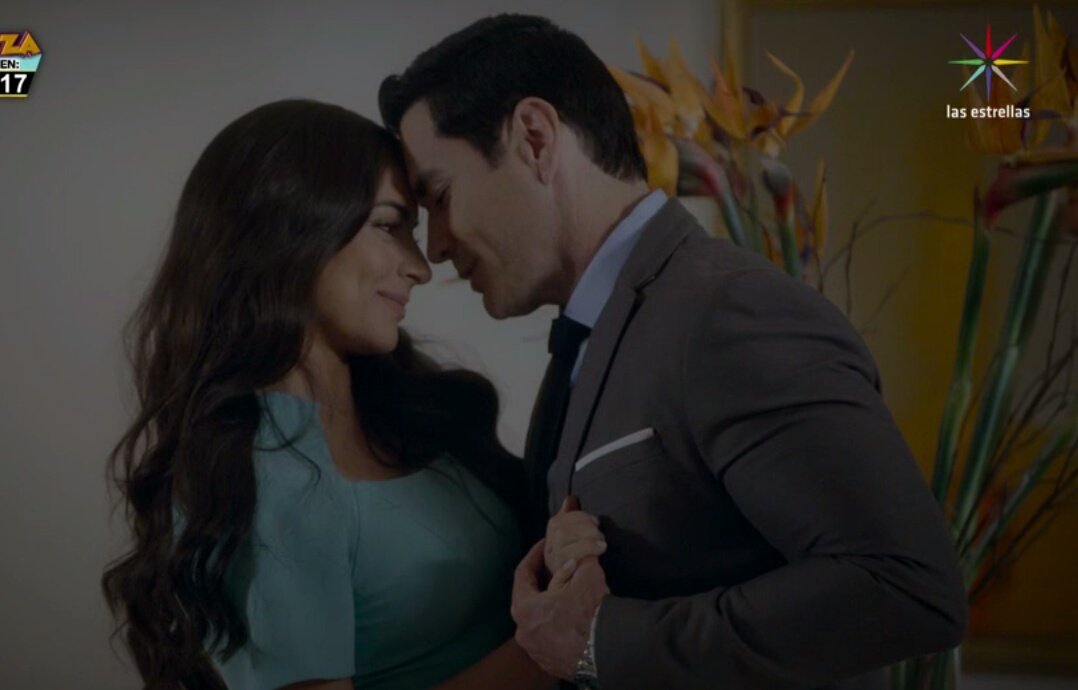 karen_lopezi's tweet photo. Awwww muero con esta pareja tan linda que se nota a kilómetros el amor que se tienen 👫😍 #AleYRicardo @anabreco @davidzepeda1 #PorAmarSinLey https://t.co/B7naOOfF3j