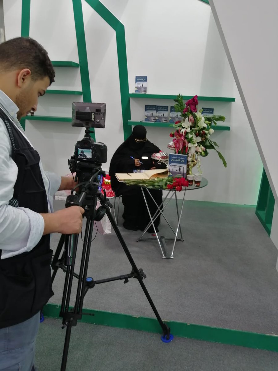 gomahalso1's tweet photo. الحمد الذي تتم به الصالحات إنجازات في غضون عام التعليم بالترفيه والمجتمعات المهنيه في التعليم في معرض جده والرياض للكتاب الدولي ٢٠١٩ شكرا لتلك النفوس النقيه التي كانت خلف نجاحي شكرا اسرتي الغاليه شكرا اخواتي  شكرا للمنظمين للمعارض شكرا مكتب التعليم بحلي 🌹 https://t.co/hKmyjLtEwE