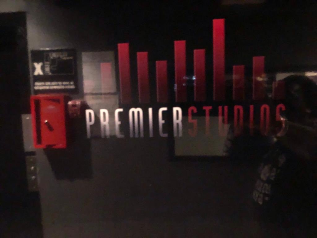 sid_mills's tweet photo. Good to be back with the fam at @PremierStudioNY @WondaMusic @SergeTsai #vibes #premierstudio #nyc 🔥👍🏾 #fugees #wondamusic @princewonda #jerrywonda 🎶 #sidmills #steelpulse #spimusicinc https://t.co/QfJrEsrRjf
