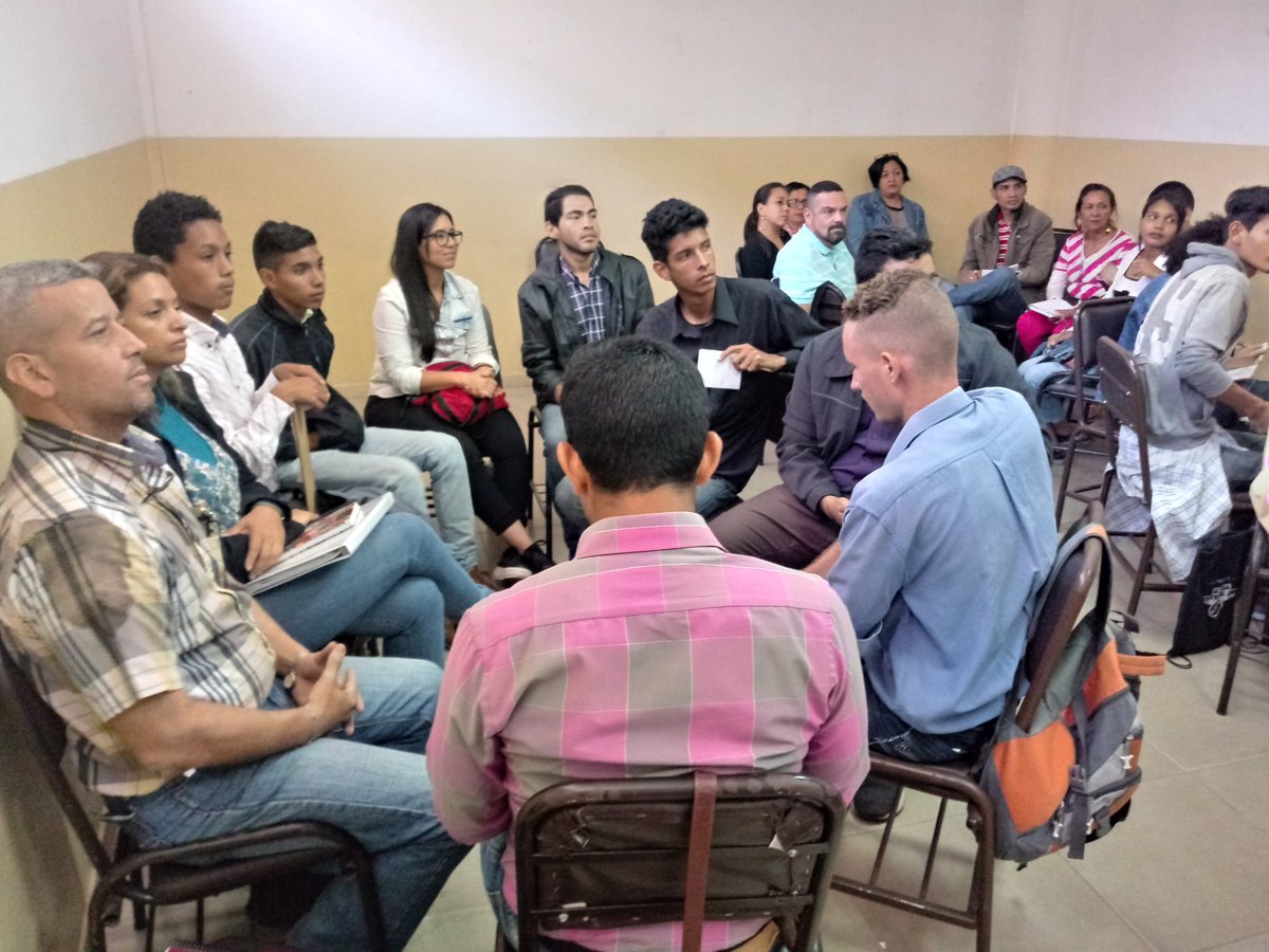 AuyantepuyAC's tweet image. Asi termino nuestro taller: Renovacion de la Imagen del Lider y su incidencia en lo Social y Politico con la Dra @herminiacolina en la #ugma#cdadbolivar#formandolideres#resilienciaciudadana#creciendo#jovenes#evolucionando#viviendo#venezuela