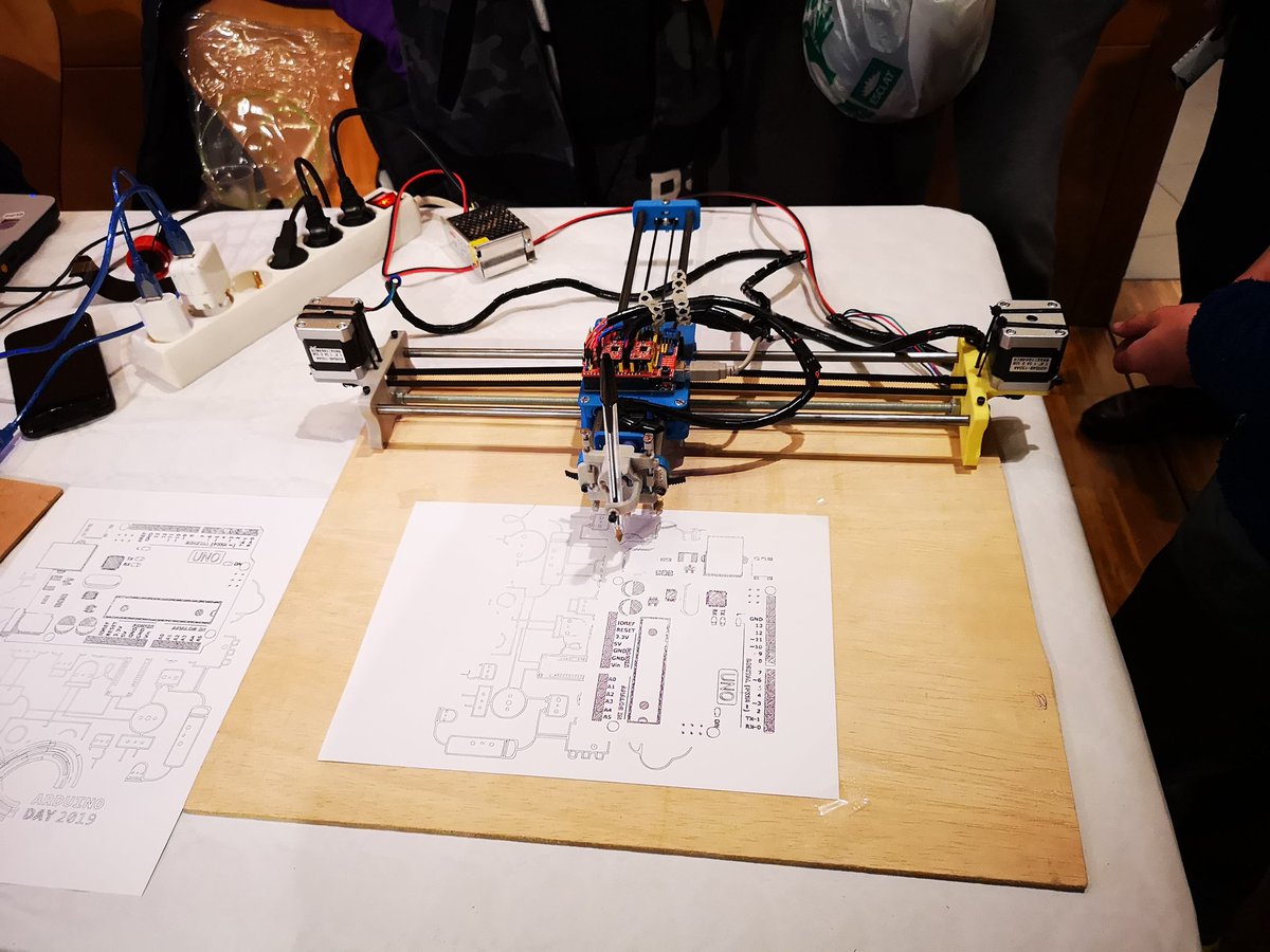 obs_tecnologica's tweet photo. Hoy @RipoLab celebra en #Ripollet el #ArduinoDay19 . Todavía estás a tiempo de ver proyectos como estos https://t.co/I8Z734HBK4