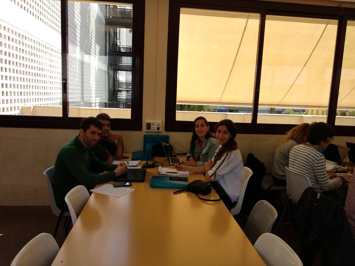 h4g_Sev's tweet photo. Últimos retoques antes de las presentaciones a los jurados ¡Mucha suerte chicos!!🍀🍀 #HackForGood  @etsii @unisevilla https://t.co/qCFmt3ojTw