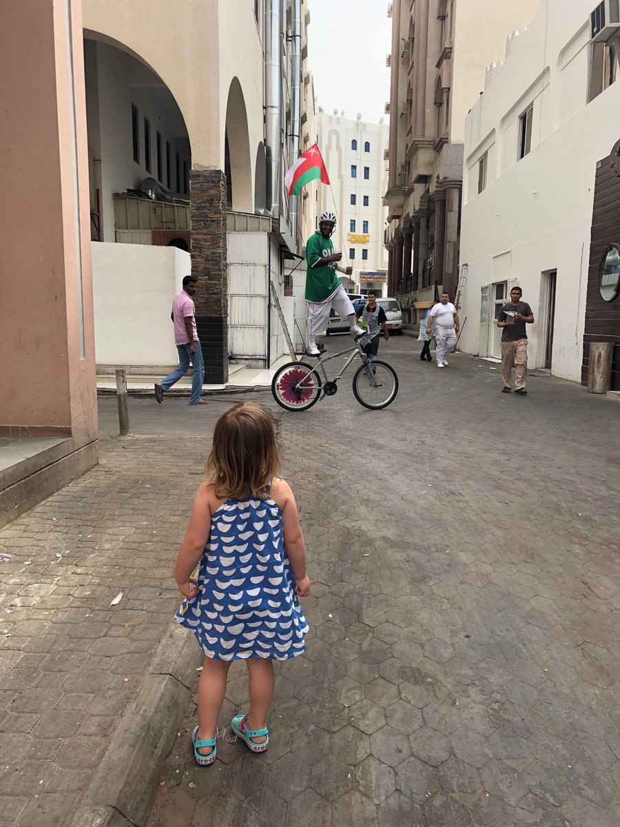 bartul's tweet image. Getting friendly with the locals 2 #vitaminDmonth #oman