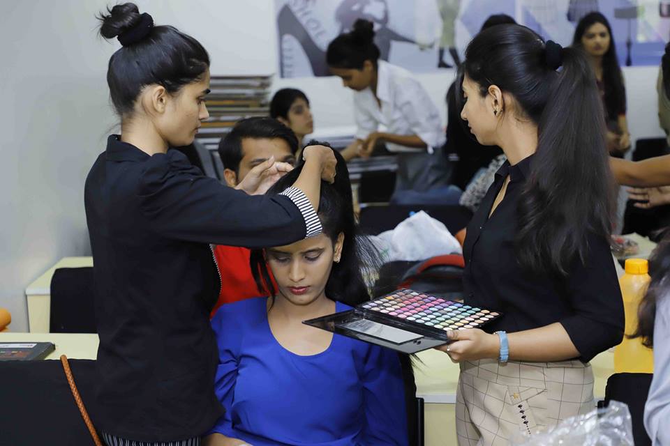 puneinifd's tweet photo. "WORK-IN-STYLE" 2 days workshop where students understood the ways of formal dressing because there is no second chance to make first impression and our dressing and style is a reflection of our attitude and our personality. workshop has been conducted by Alka Singh.
#inifddeccan https://t.co/Zo9D7jKRru
