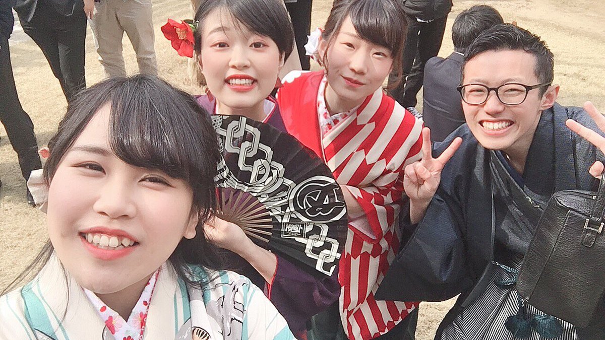 megumioverscale's tweet photo. ㊗️ 卒業！ウォイ！！🌸🎓

………………あれ？？ https://t.co/lTfeVZ1VMf