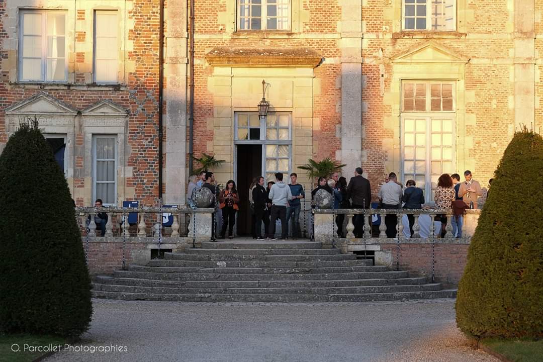 Hier soir, avait lieu une conférence de presse, au sein du Château de La Ferté-Saint-Aubin 🐓🇫🇷

L'occasion de présenter aux médias et à l'ensemble de nos partenaires la nouvelle édition du #CocoricoElectro 🔥 On a vraiment hâte que ça arrive !
