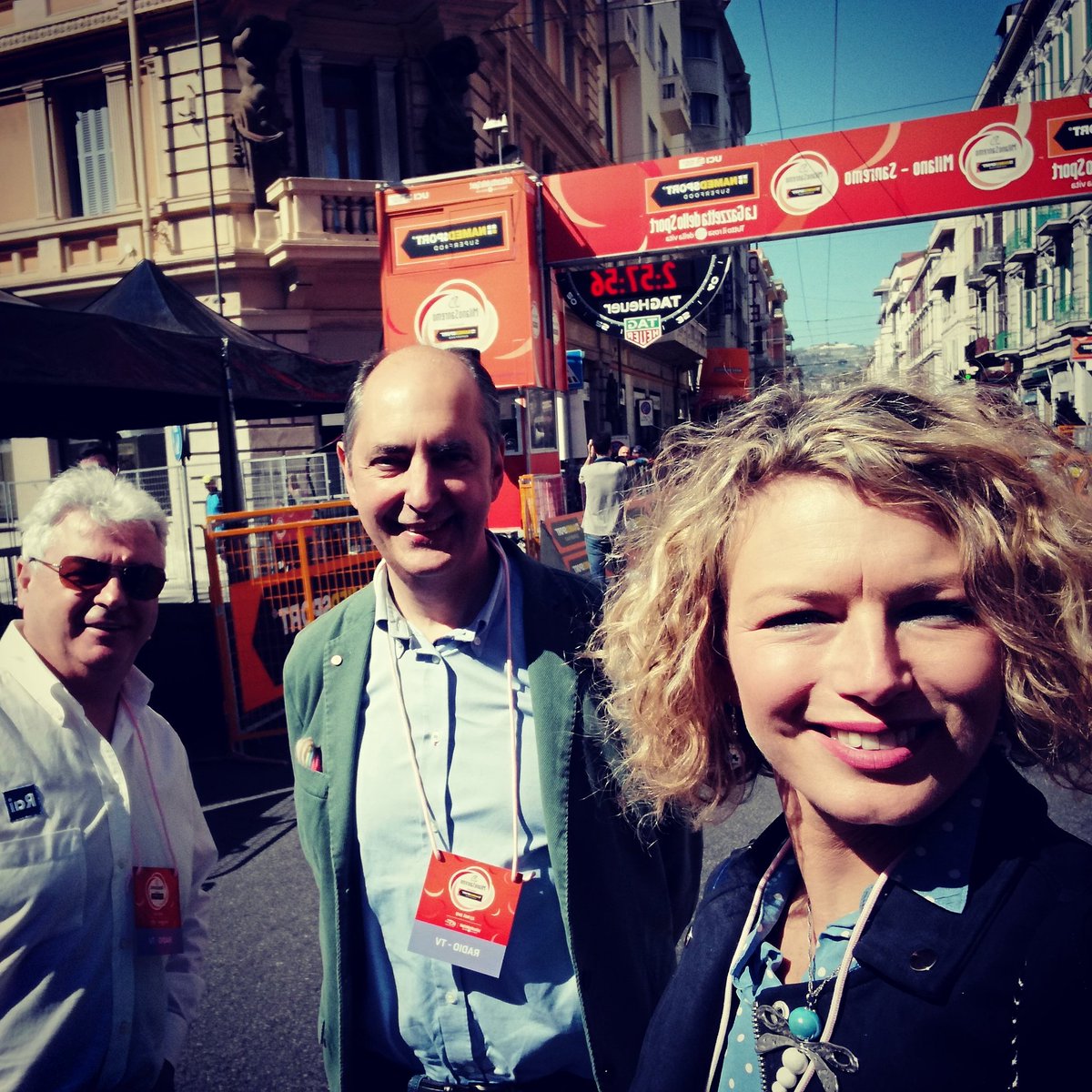 Pronti al traguardo della #classicissima #MilanoSanremo tg itinerante ore 14 e 19.35 <a href="/casarinale58/">Alessandro Casarin</a> <a href="/RPacchetti/">Roberto Pacchetti</a> Rai tre @TgrLiguria non mancate!!!