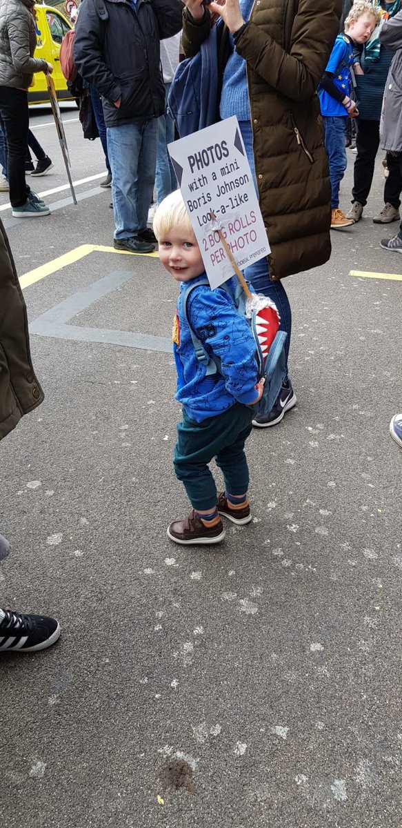 SimonJudeKelly's tweet photo. For the future generations. #brexit #revokeA50petition #PeoplesMarch #RevokeArticle50March https://t.co/3eILRkLk7D