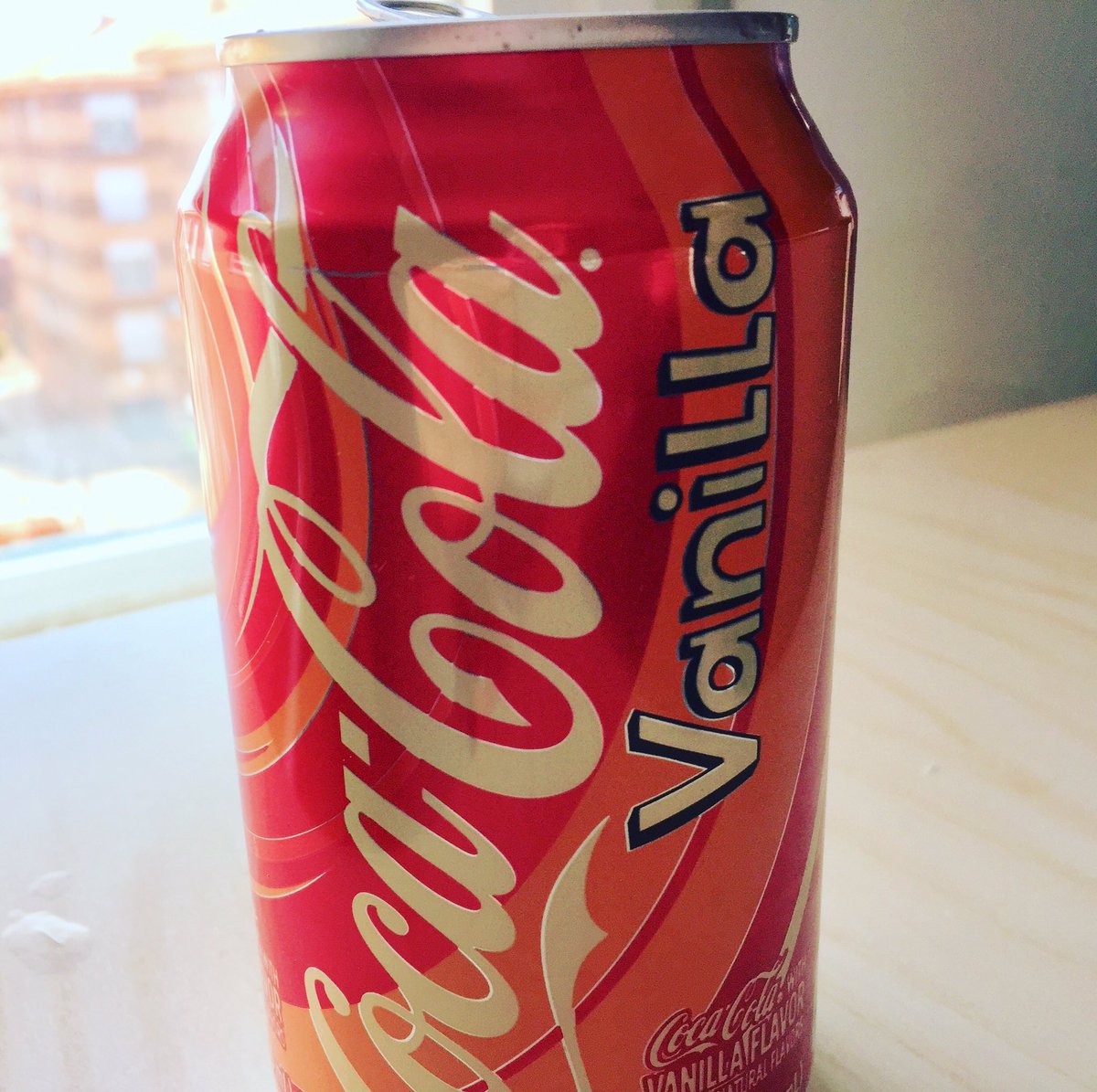 currogarciamusi's tweet photo. Escuchando a mi amigo @TonyAguilarOfi en @Del40al1_es y cargando pilas 🔋 con una @CocaCola_es #vainilla #MadeinEEUU 😱🕺🏻🎶🎉 https://t.co/lJ81X89uPg