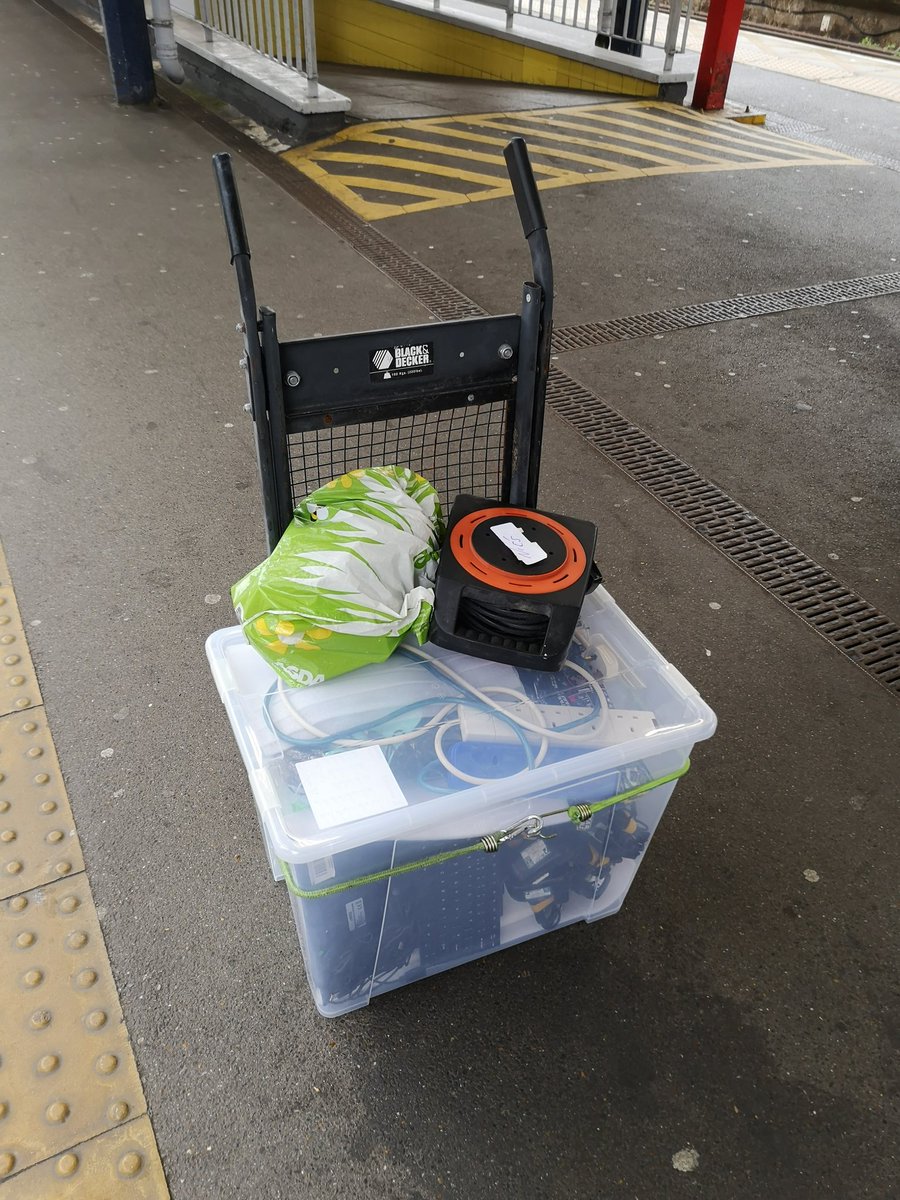 duck_star's tweet photo. Off to #londonraspberryjam today. It is in king's cross area if anyone is about. We have many exciting workshops. Get a chance to play with #crumble and look at the Pico from @OhbotRobot @RedfernElec Supported by @GetPiTop @Kitronik and many others. #lonrasjam https://t.co/kdKxGApRbJ