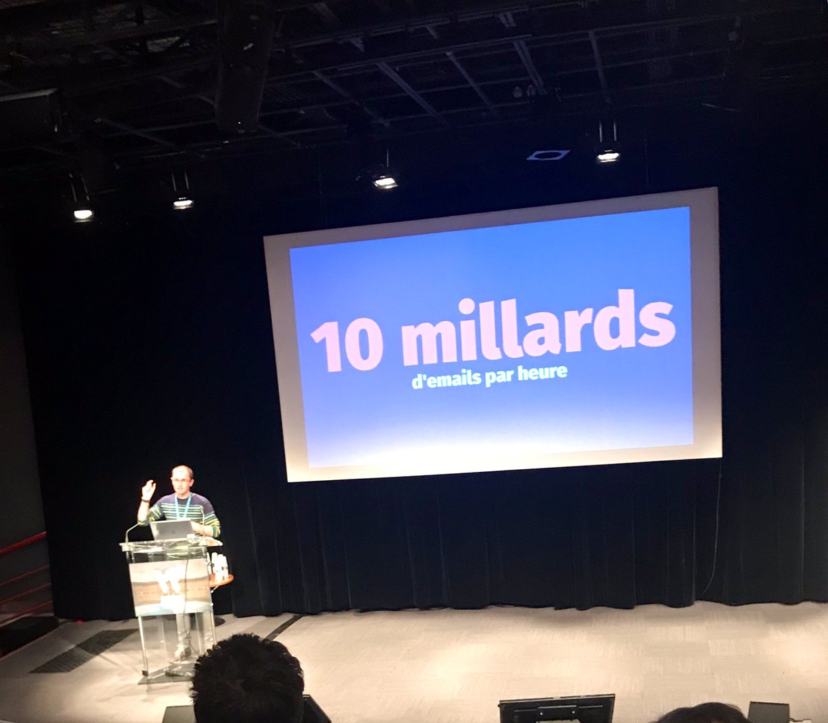 VictorGondat's tweet photo. Quel est l’impact du web sur la planète ? Question essentiel en ce début de journée ! 
« 10 milliards d’emails par heure »
@WordCampBdx #WordCamp @remicorson https://t.co/THF9UO4JqP