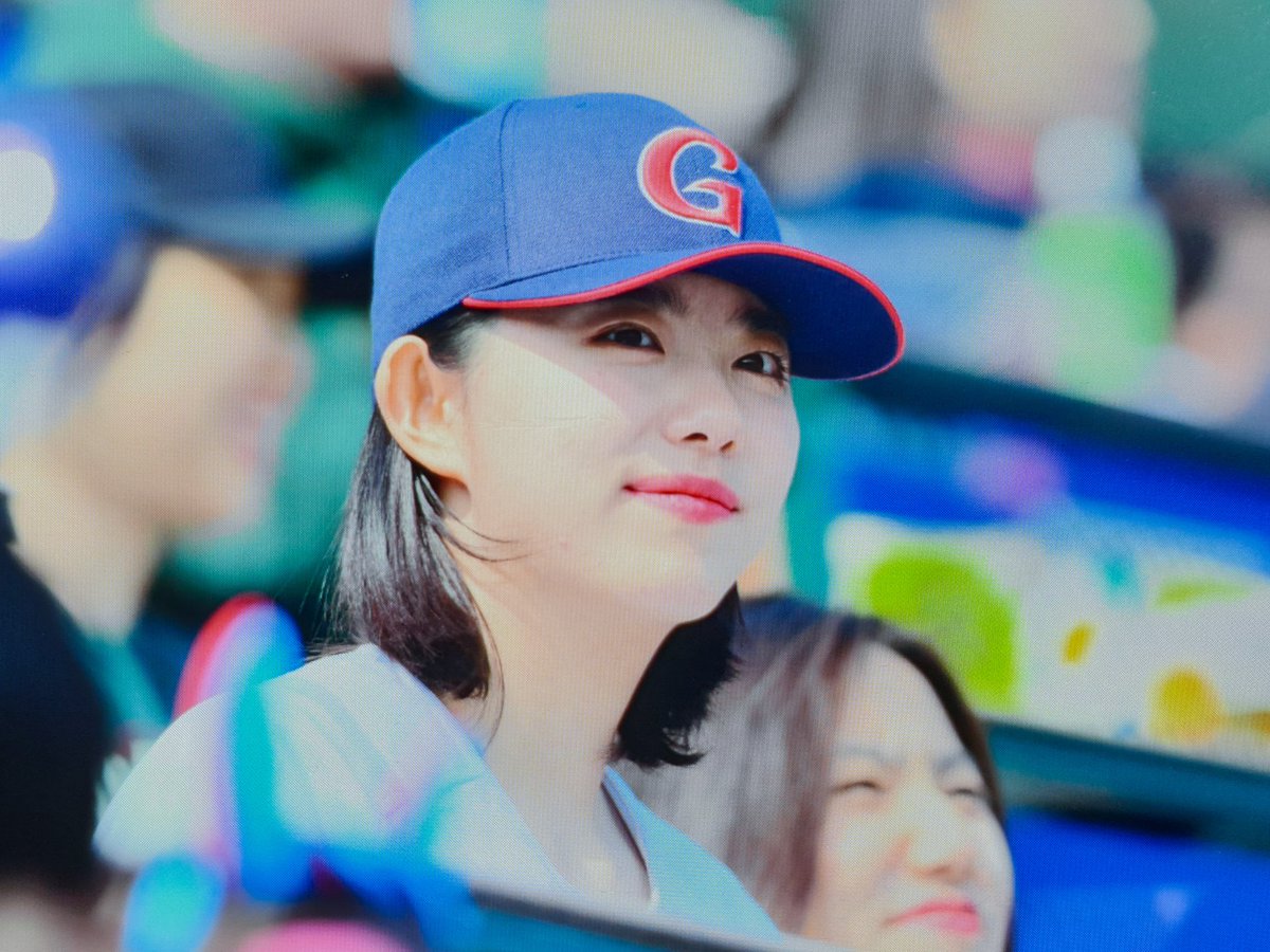 PEBBLE_SH's tweet photo. [190323] 사직 개막전 시구 프리뷰

#아이오아이 #김소혜 #소혜 #IOI #Sohye https://t.co/JqWLL6kuo0