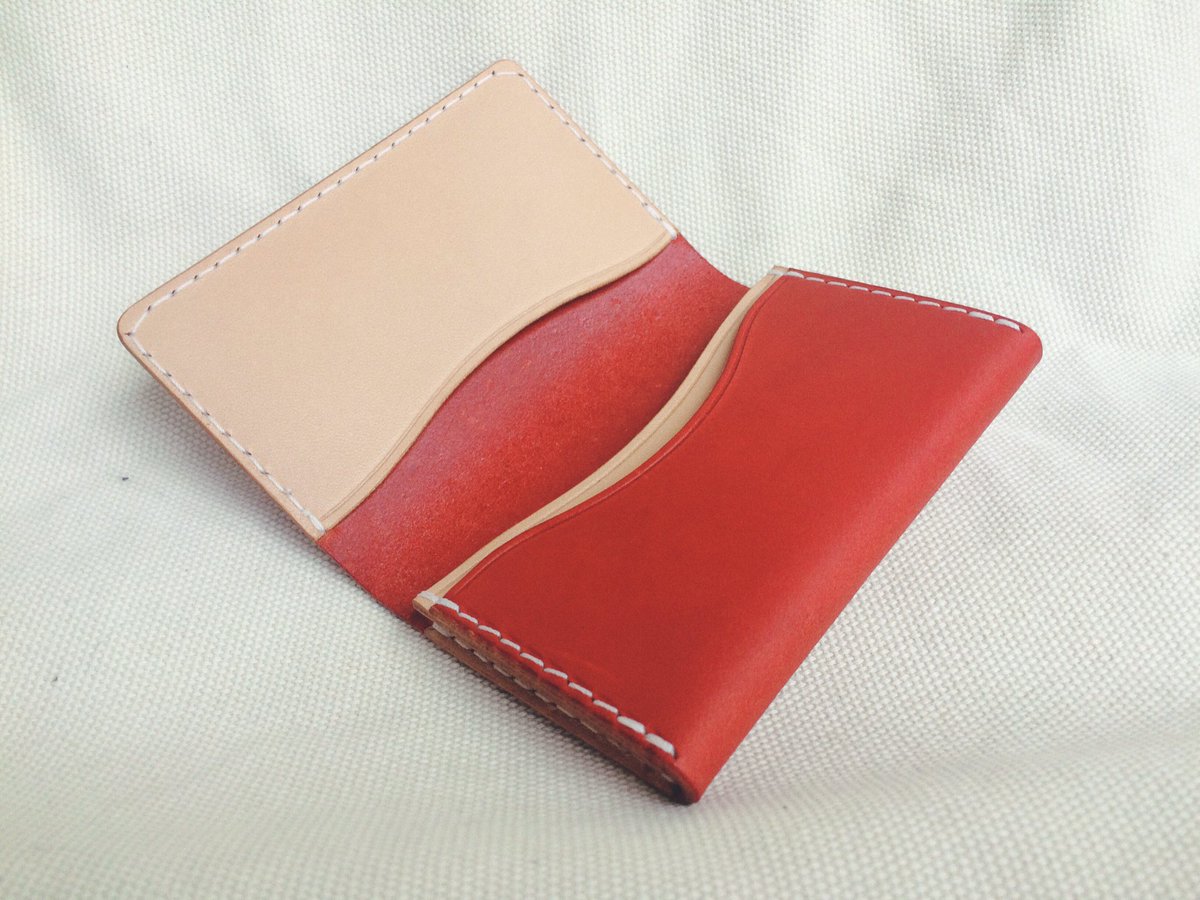 t4hzoo's tweet photo. #名刺入れ #レザークラフト #エルバマット #ハンドメイド #cardcase #learhercraft #handmade https://t.co/nkzKKqnGcC https://t.co/g3Ne60wCcq