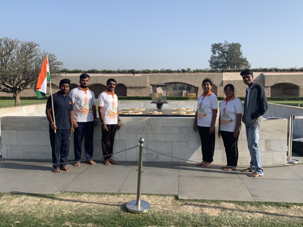 MahaRunForModi's tweet photo. #maharunformodi2019 (Kanyakumari to Kashmir) in Rajghat,DELHI #maharunkumar @BJP4Delhi @htTweets @Tej_AnanthKumar @TOIIndiaNews @the_hindu @narendramodi @BJP4India @indiatvnews @News18India @republic https://t.co/McixEcYiTs