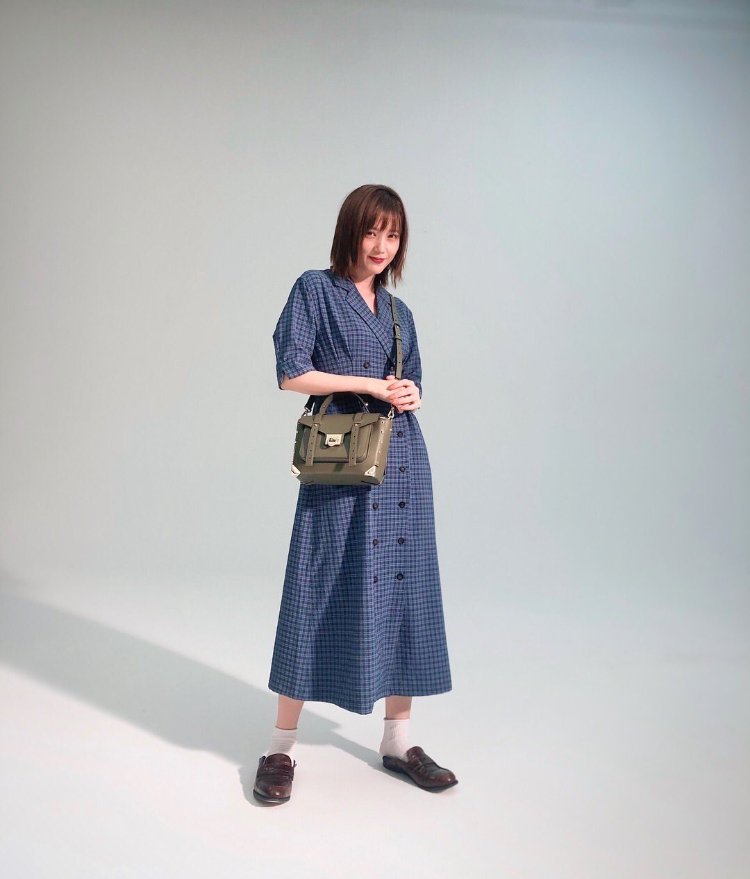 本田翼 オキニのバッグと レディーなワンピを ソックス ローファーで カジュアルダウンよ バッグは 本田翼xmichaelkors 私がコラボしたものよ わざとらしいくらい宣伝させて頂くわ ただ本当に使いやすい子よ ワンピースは Moussyofficial よ 本田翼 オキニのバッグと レディーなワンピを ソックス ローファーで カジュアルダウンよ バッグは 本田翼xmichaelkors 私がコラボしたものよ わざとらしいくらい宣伝させて頂くわ ただ本当に使いやすい子よ ワンピースは Moussyofficial よ