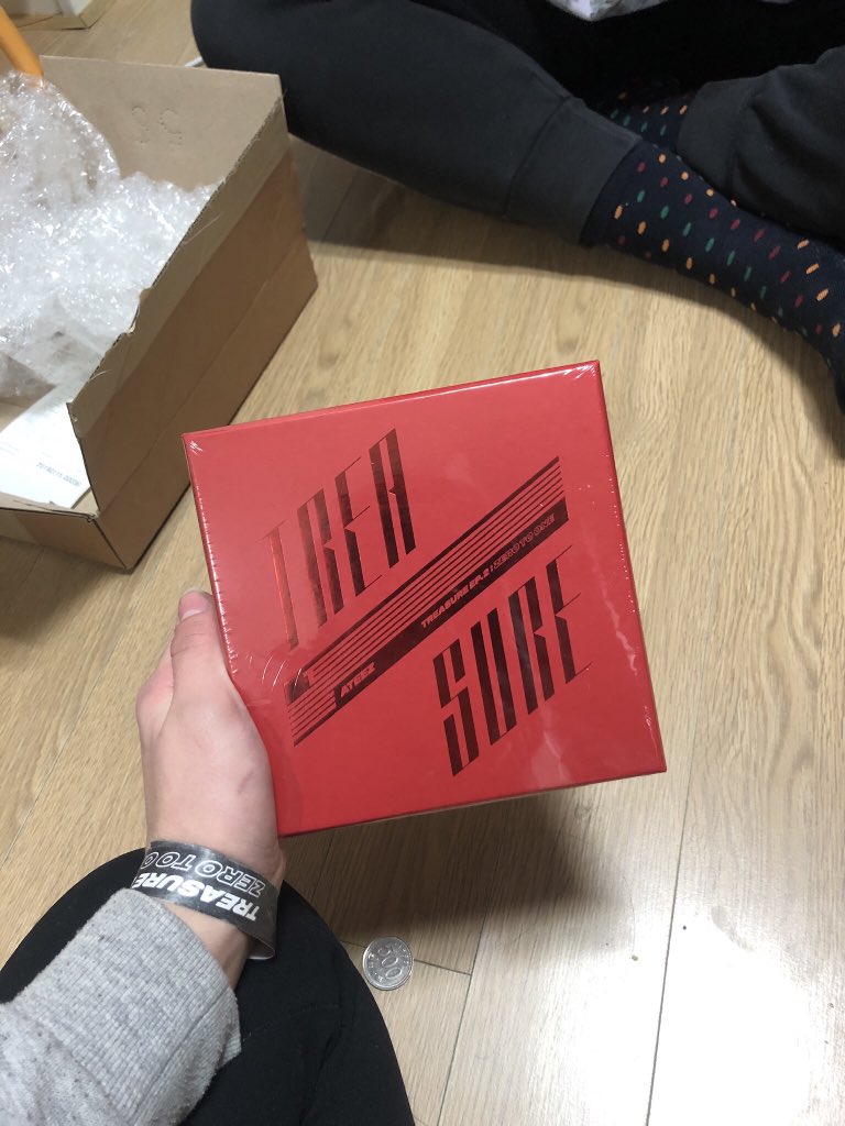 taetaexyx's tweet image. ATEEZ - TREASURE EP.2: Zero to one album GIVEAWAY

Rules:
💫 You DON’T have to follow me, but it is appreciated 😜
💫 RT and LIKE to enter!
💫INTERNATIONAL
💫I’ll pay for the shipping with TRACKING from South Korea 
 💫5 Winners
💘Ends April 15th

Good Luck!!~