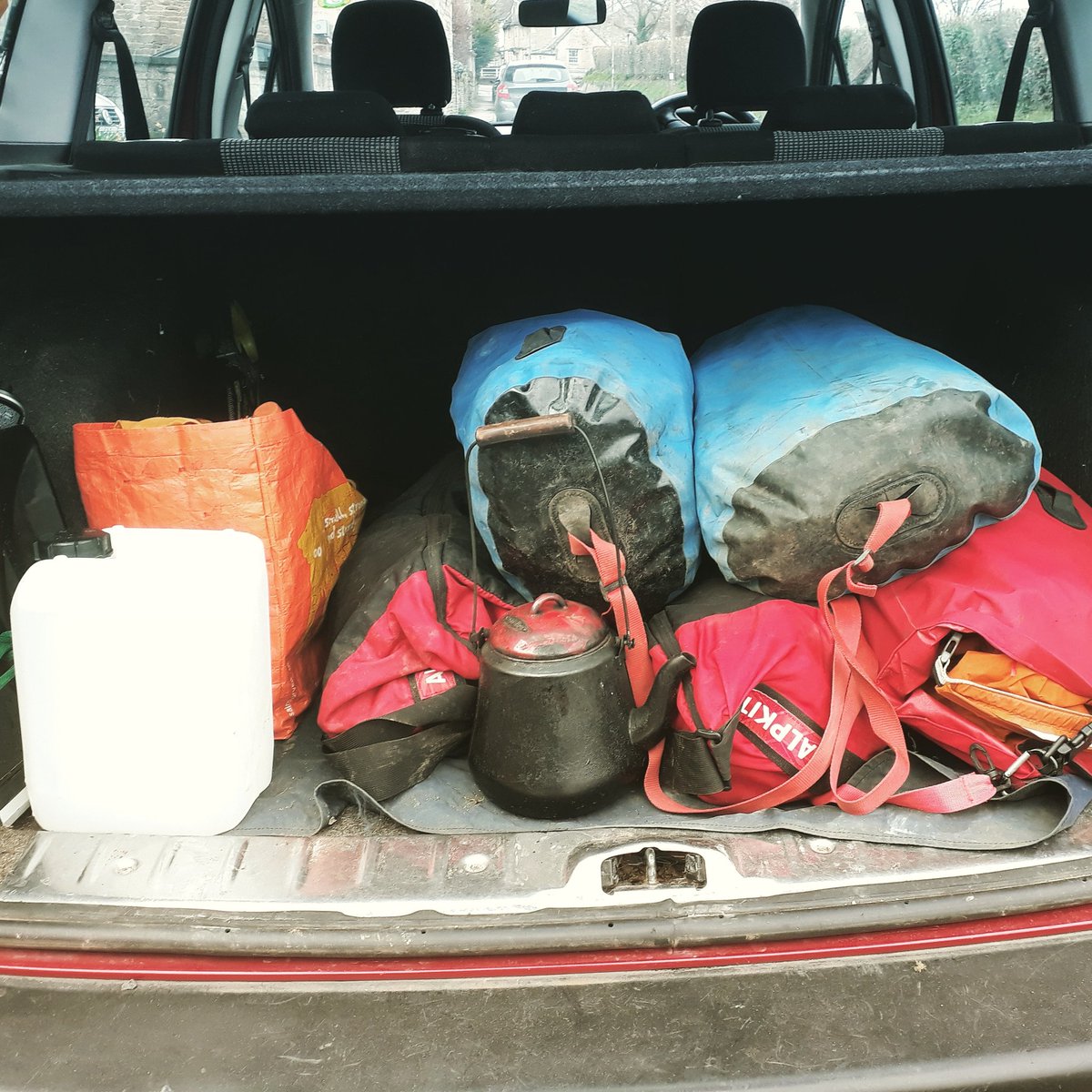 Theforesttrail2's tweet photo. Car packed ready for a session in the woods #forestschool https://t.co/oyAy0KCWcR
