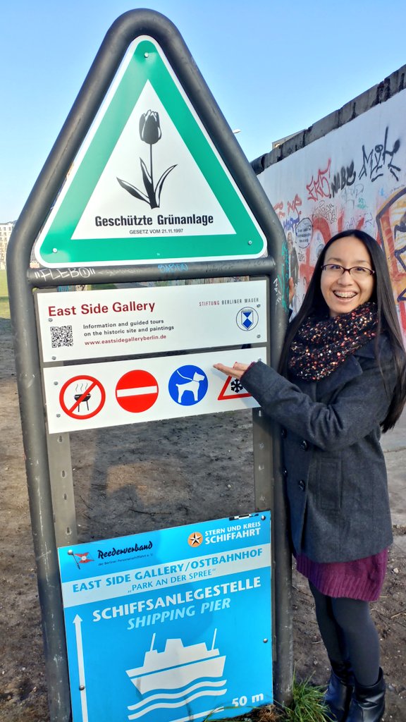 anna_ikeda's tweet image. This morning, before @BanKillerRobots campaigners mtg started, @AyoAyoolaAmale and I visited the #BerlinWall ✌🕊 #goodmorning #killerrobotsGer