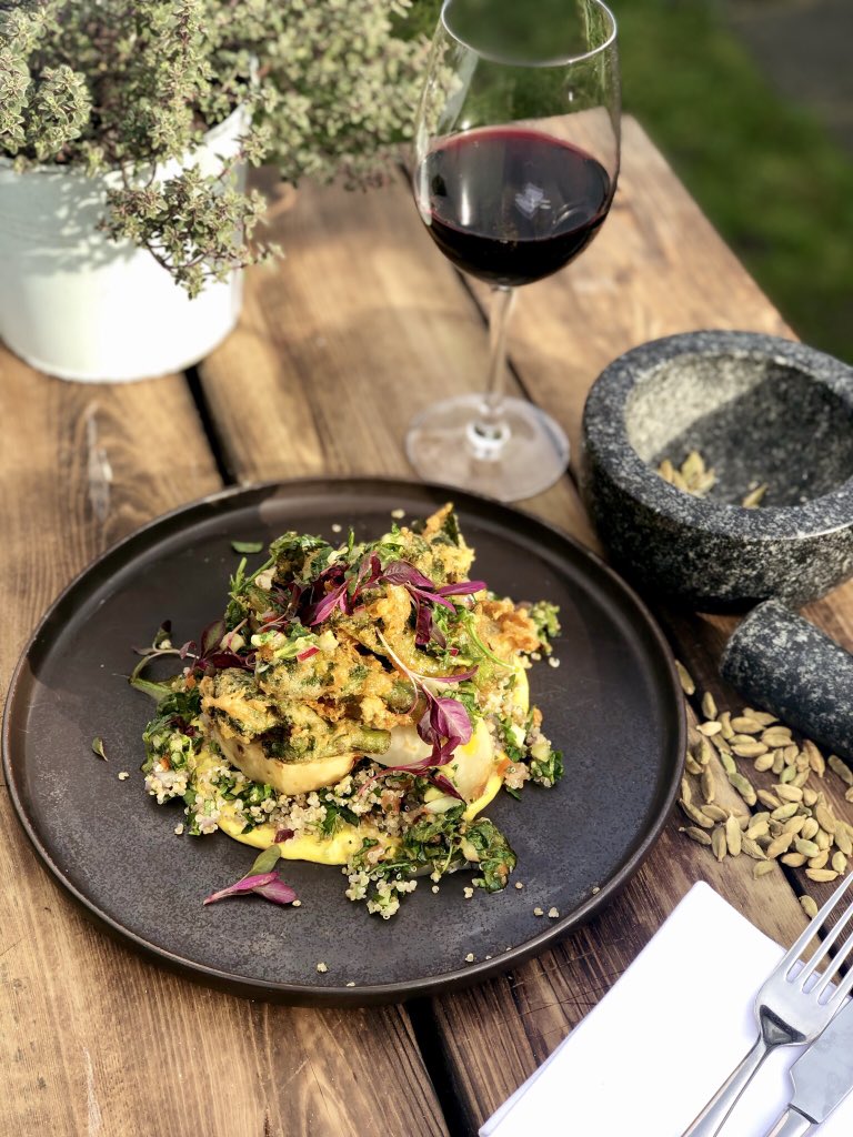 #vegan? No problem! This Tempura sprouting Broccoli with quinoa and roasted celeriac served with squash, tahini and a cardamom dressing is the absolute business!
grosvenorarms.co.uk
 #shaftesbury #dorset #westcountry #restaurant #courtyard #boutiquehotel #hotel #britishpub