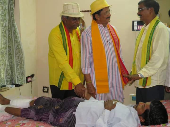 MPMuralimohan's tweet photo. నిడదవోలు నియోజకవర్గo ఉండ్రాజవరం మండలం వెలగదుర్రు గ్రామంలో ఎన్నికల ప్రచారంలో పాల్గొన్న రాజమహేంద్రవరం పార్లమెంట్ సభ్యులు 
శ్రీ మాగంటి మురళి మోహన్ గారు, నిడదవోలు శాసన సబ్యులు శ్రీ బూరుగుపల్లి శేషారావు గారు.
జై తెలుగుదేశం! జై జై తెలుగుదేశం!! సైకిల్ గుర్తుకే మీఓటు https://t.co/vtdVmUjjoI