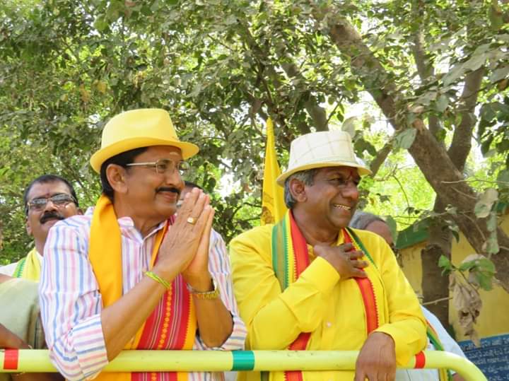 MPMuralimohan's tweet photo. నిడదవోలు నియోజకవర్గo ఉండ్రాజవరం మండలం వెలగదుర్రు గ్రామంలో ఎన్నికల ప్రచారంలో పాల్గొన్న రాజమహేంద్రవరం పార్లమెంట్ సభ్యులు 
శ్రీ మాగంటి మురళి మోహన్ గారు, నిడదవోలు శాసన సబ్యులు శ్రీ బూరుగుపల్లి శేషారావు గారు.
జై తెలుగుదేశం! జై జై తెలుగుదేశం!! సైకిల్ గుర్తుకే మీఓటు https://t.co/vtdVmUjjoI