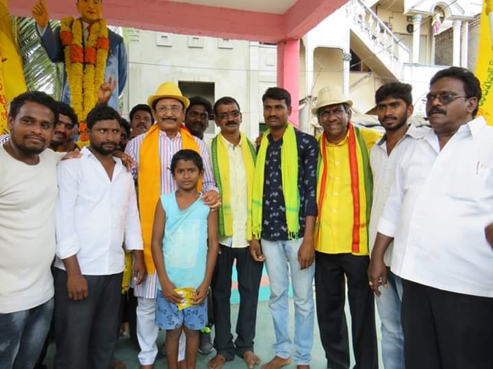 MPMuralimohan's tweet photo. నిడదవోలు నియోజకవర్గo ఉండ్రాజవరం మండలం వెలగదుర్రు గ్రామంలో ఎన్నికల ప్రచారంలో పాల్గొన్న రాజమహేంద్రవరం పార్లమెంట్ సభ్యులు 
శ్రీ మాగంటి మురళి మోహన్ గారు, నిడదవోలు శాసన సబ్యులు శ్రీ బూరుగుపల్లి శేషారావు గారు.
జై తెలుగుదేశం! జై జై తెలుగుదేశం!! సైకిల్ గుర్తుకే మీఓటు https://t.co/vtdVmUjjoI