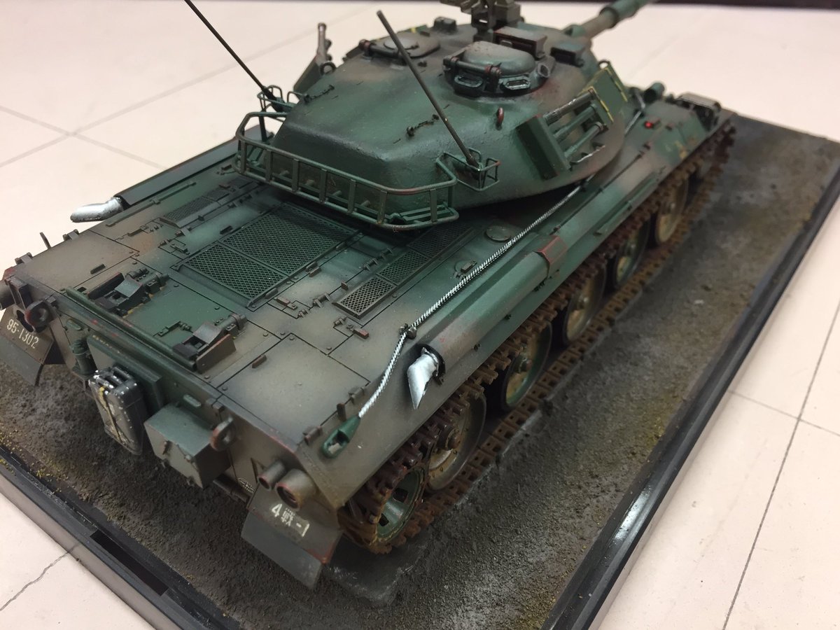 dodentype3's tweet photo. とりあえず日本戦車コンペ第1弾、74式戦車完成しました！
キャリバーはタスカから流用してフェンダー上に配置。その他各部を弄っていつも通り最末期の74式を再現しました。
#日本戦車コンペ完成品 https://t.co/RMs6mwkfXB