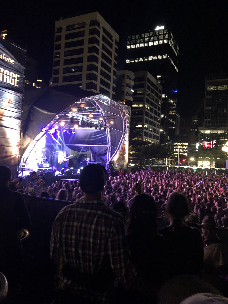 leefm's tweet image. No mention of the bomb threat at the other end of Homegrown festival. Dave Dobbyn just taken the stage