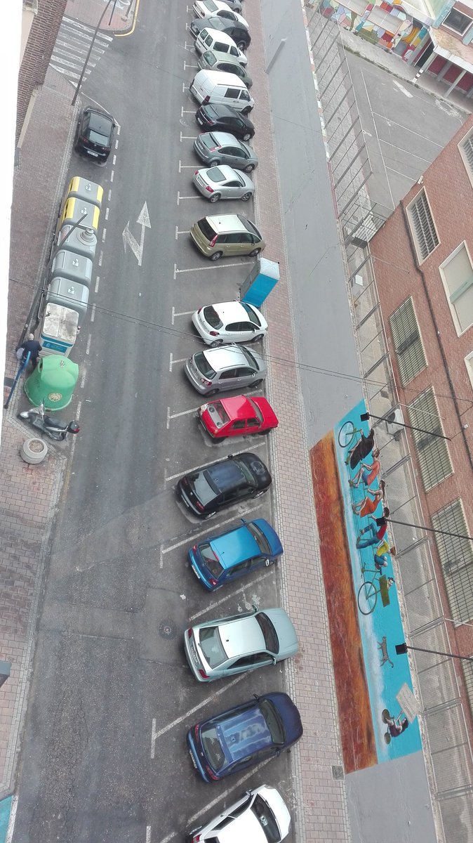 maribelbelji's tweet photo. @EstherClavero @AytMolinaSegura Como vecina de esta calle me gustaría sugerir que los contenedores quedarán en esa posición por seguridad, ya que antes había que cruzar sin paso de peatones y era más inseguro para los vecinos y estéticamente se ve mejor #calletresdeabril https://t.co/dDX9ZIAASa