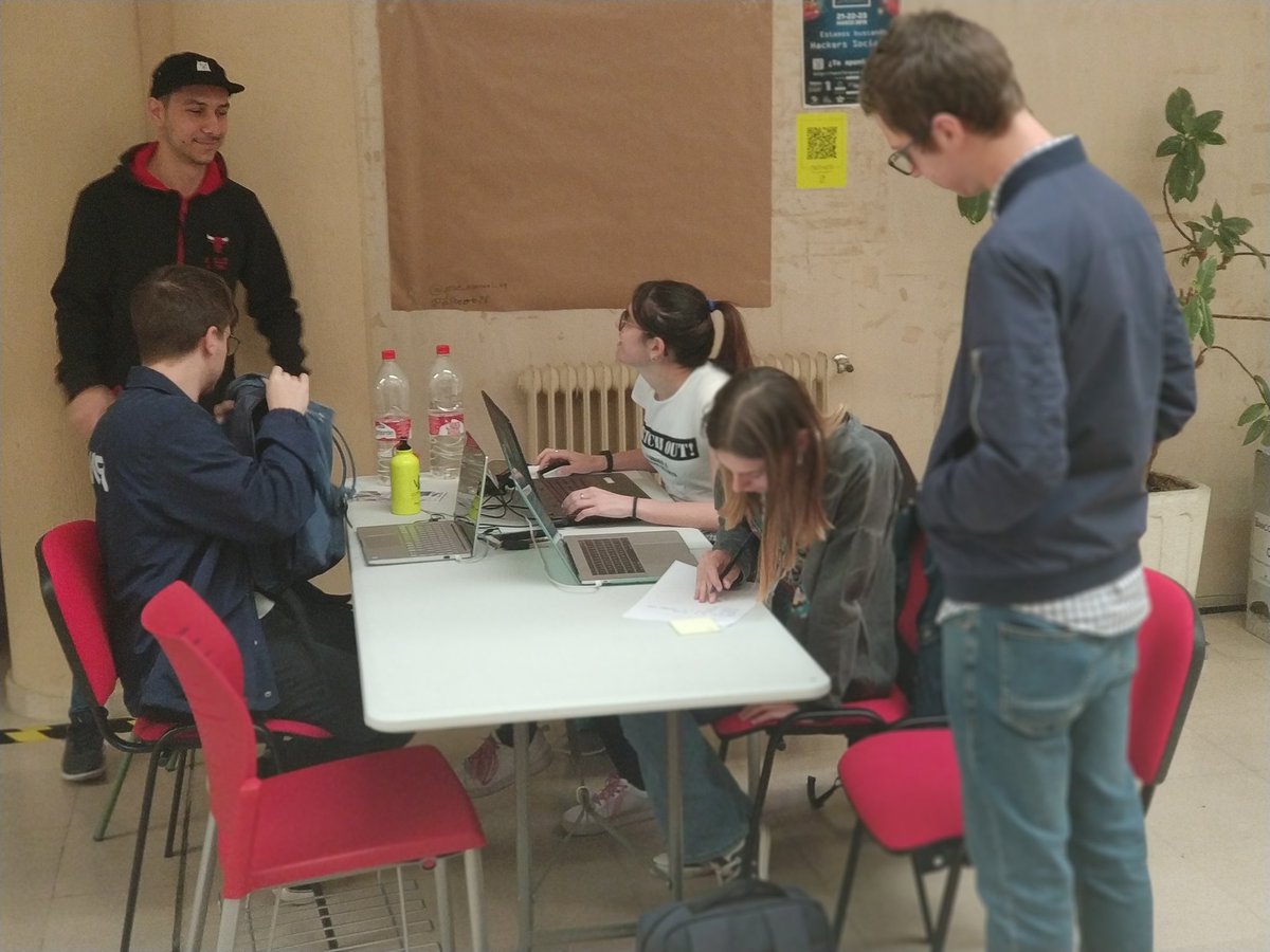 CatedraTEF_UEx's tweet photo. Nuestros equipos toman posiciones para la recta final. Apurando fuerzas 💪💪 #HackersForGood https://t.co/hFbQjuhBib