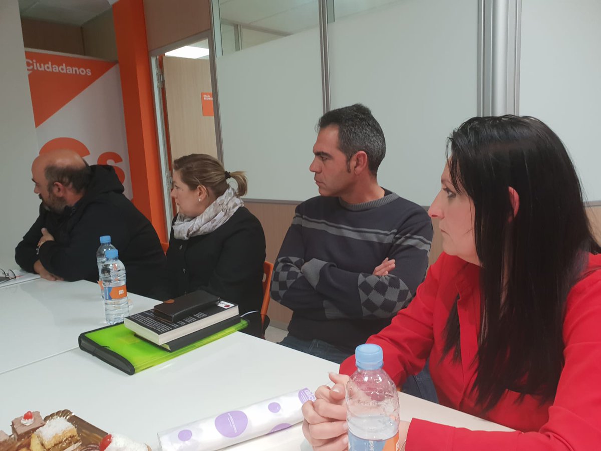 Cs_Albacete's tweet photo. 🍊 Reunión de los responsables digitales de @CiudadanosCs #Albacete. Gracias a todos por su implicación. Sois nuestra fuerza. 
#Redics 👏 https://t.co/8HG9R2Xfqj