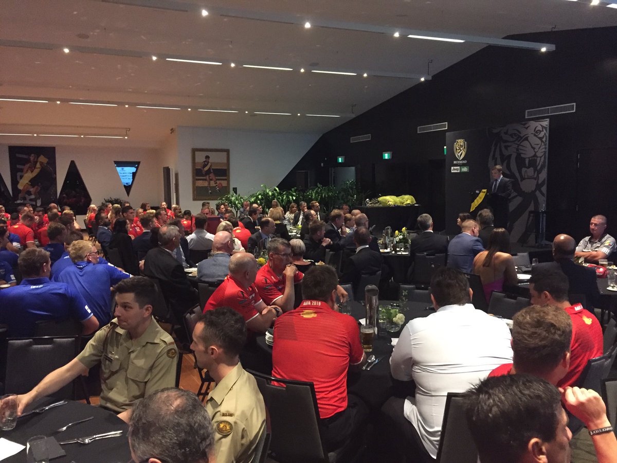 rjdavo22's tweet photo. MAJGEN Matt Hall telling the story of  Peter Chitty and The Changi Brownlow of 1942 at the ADFAR Championship Dinner #ChangiBrownlow @RebeccaTChitty @army_afl https://t.co/k6Lrxbv5RF