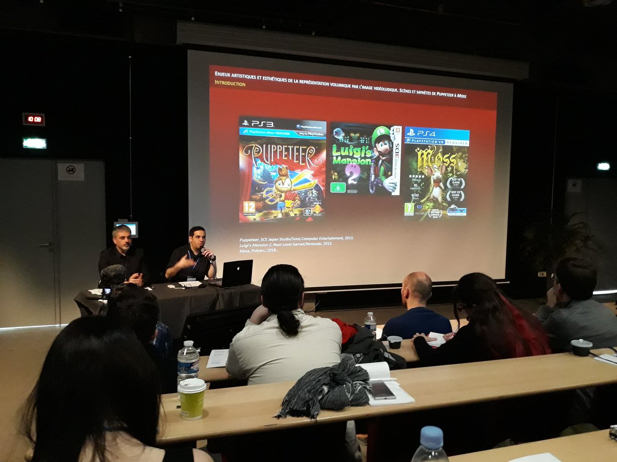 EcoleEmileCohl's tweet photo. Les enjeux artistiques et esthétiques dans les jeux #puppeteer #moss expliqués par Guillaume Baychelier, vidéaste, docteur en art et sciences de l'art. 
#ColloqueJeuVideo #crhi https://t.co/2b5nTu5Ett