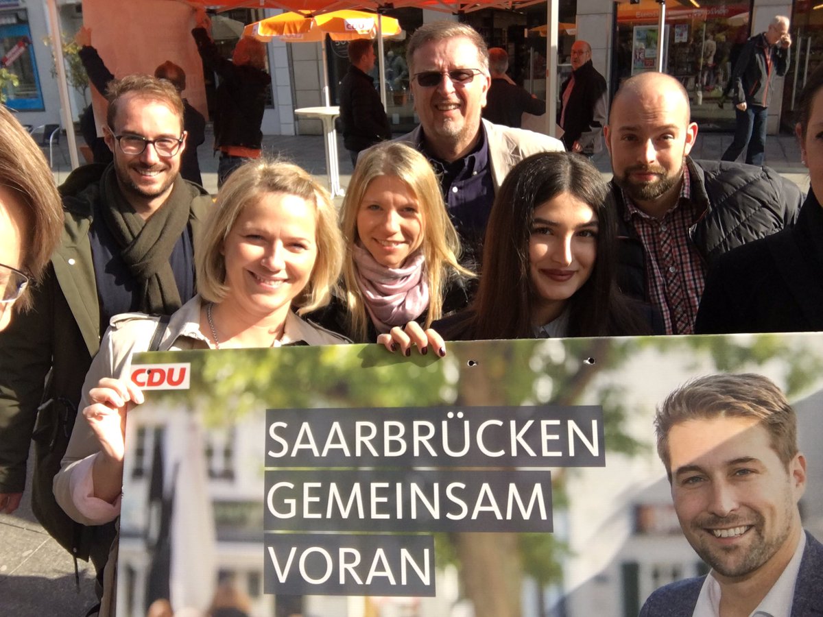 Uwe4OB's tweet photo. Sonnenschein, beste Stimmung. So liebe ich mein #Saarbrücken!🤩 Es ist noch viel zu tun. #teamuwe #gemeinsamvoran https://t.co/WyDq6DLshN
